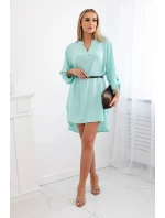 Šaty s delšími zády a pásem mincovna