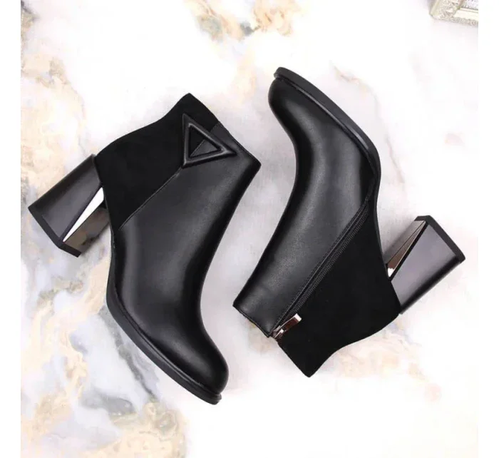 D&A S.Barski Premium Collection W OLI238 čierne zateplené čižmy s ozdobným stĺpikom D&A S.Barski Premium Collection W OLI238 čierne zateplené čižmy s ozdobným stĺpikom