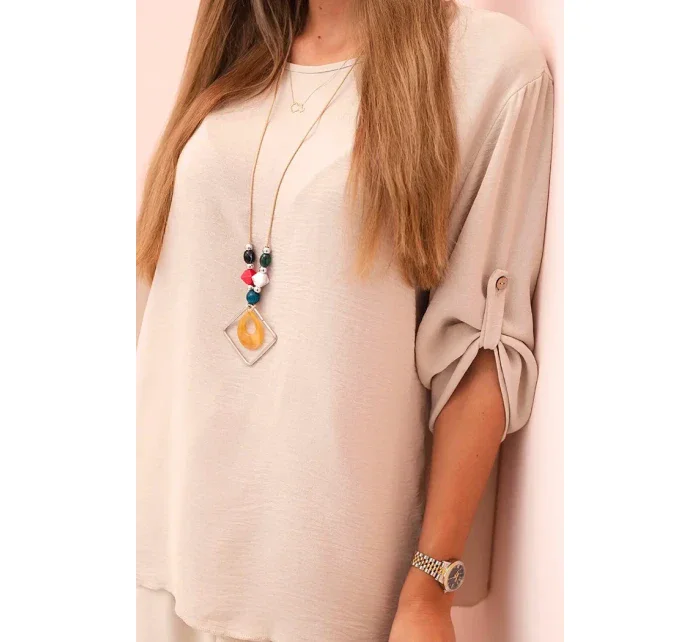 Dámsky set s blúzkou s náhrdelníkom a širokými nohavicami béžovej farby