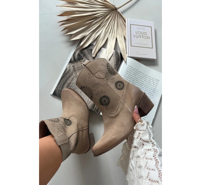 Zamszowe Skórzane Botki Damskie Ażurowe Na Obcasie Zazoo 3844 Beżowe