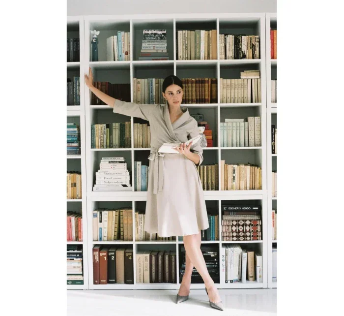 B255 Zavinovacie šaty so šálovým golierom - béžové