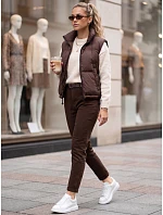 Jeansy damskie mom fit z paskiem brązowe model 22361856 - FashionStreet Jeansy damskie mom fit z paskiem brązowe model 22361856 - FashionStreet