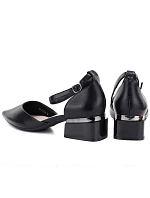 Dámske lodičky na klinoch s remienkom čierne Vinceza 62278