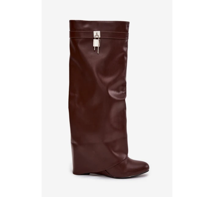 Dámske čižmy na platforme s opaskom a striebornými detailmi 033 Brown - Korivelle