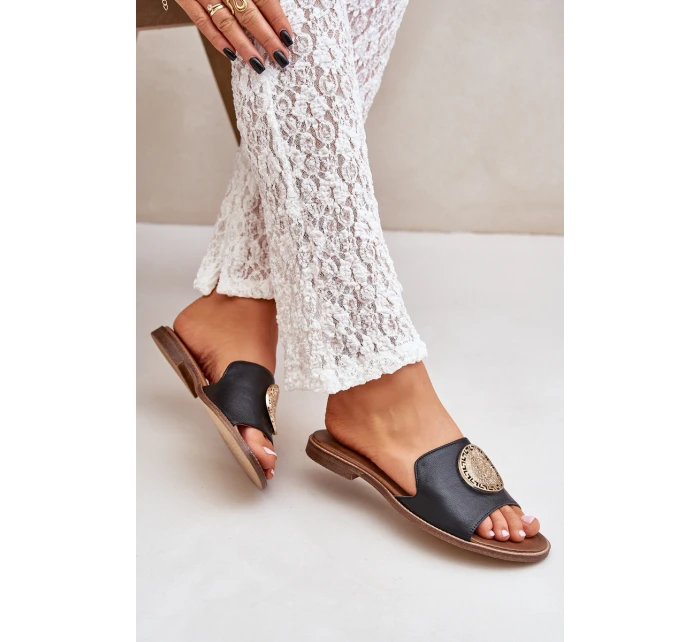 Kožené Pantofle S Dekorací Na Plochém Podpatku Zazoo model 21682278 Černé - Boto Kožené Pantofle S Dekorací Na Plochém Podpatku Zazoo model 21682278 Černé - Boto