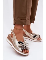 Kožené sandály na platformě s ozdobou model 22101402 Zlaté - S.Barski