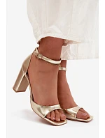 Dámské sandály na podpatku z umělé kůže zlaté Melvra