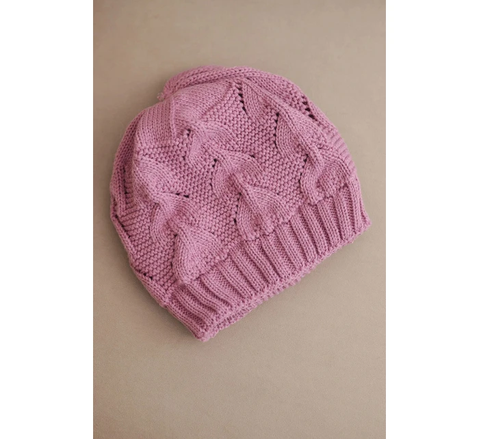 Dámská zimní čepice z vlny s krajkovým vzorem model 21817803 tmavě růžová - K-Fashion Dámská zimní čepice z vlny s krajkovým vzorem model 21817803 tmavě růžová - K-Fashion