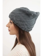 Dámská zimní čepice s ozdobným pletením a střihem tmavě šedá model 21878047 - K-Fashion