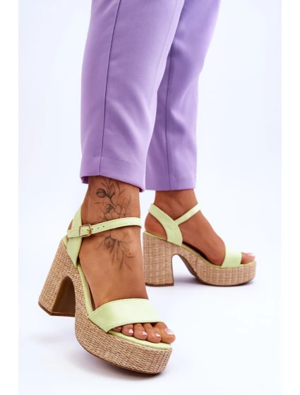 Pohodlné semišové sandály na podpatku Světle zelená model 21613574 - Boto