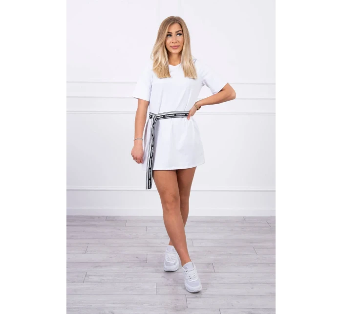 Šaty s ozdobným páskem bílé