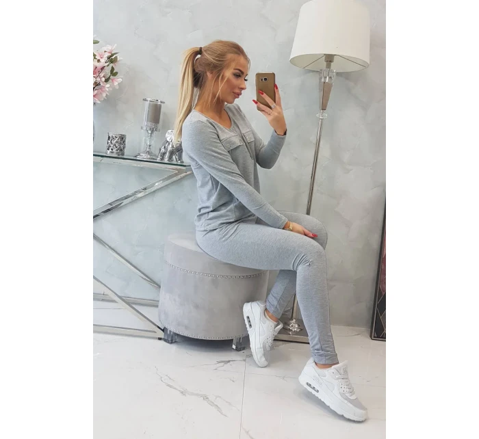 Súprava s gombíkovým výstrihom šedej farby Súprava s gombíkovým výstrihom šedej farby