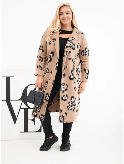Dámský elegantní kabát Plus Size s klopami v panterku camelový