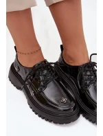 Lakované kožené dámské polobotky s přezkami model 21710370 Černé - Artiker Lakované kožené dámské polobotky s přezkami model 21710370 Černé - Artiker