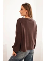 Dámska mikina s kapucňou s ozdobným lemom v spodnej časti hnedej farby