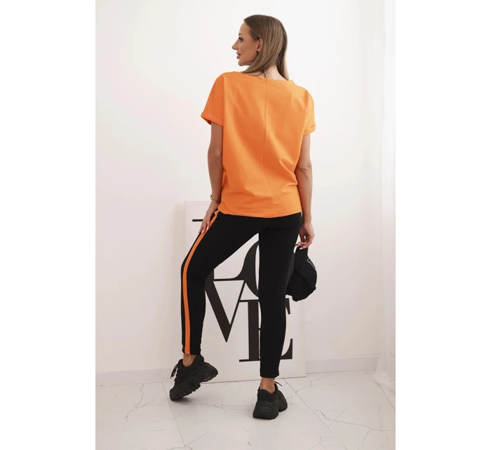 Dámska bavlnená súprava s tričkom a legínami s oranžovou šerpou Dámska bavlnená súprava s tričkom a legínami s oranžovou šerpou