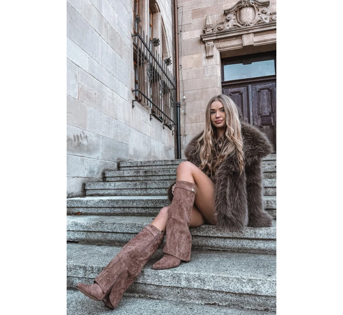 Kozačky Eko semišové podpatek sloupek na zip vyhřívané vytočená lýtka tmavě béžové Evyra Kozačky Eko semišové podpatek sloupek na zip vyhřívané vytočená lýtka tmavě béžové Evyra