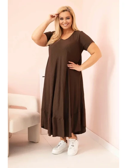 Dámske plus size šaty s krátkymi rukávmi a volánom z ľahkej viskózy v hnedej farbe