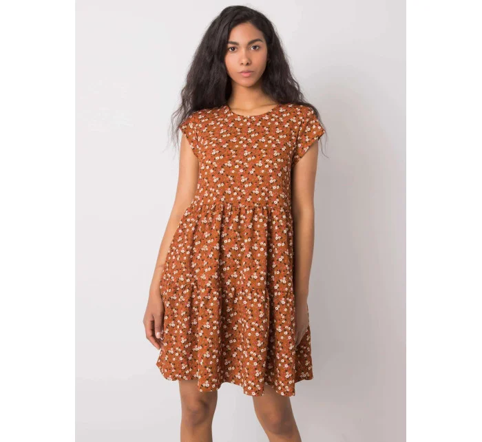 Dámské šaty model 20965290 001 Hnědá s květy - FPrice Dámské šaty model 20965290 001 Hnědá s květy - FPrice