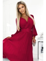KLARA Dámské plisované šaty ve vínové bordó barvě s výstřihem a opaskem model 21109899 - numoco basic