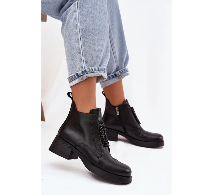 Kožené dámské kotníkové boty na klínu s ozdobou D a model 21718420 Černé - D&A