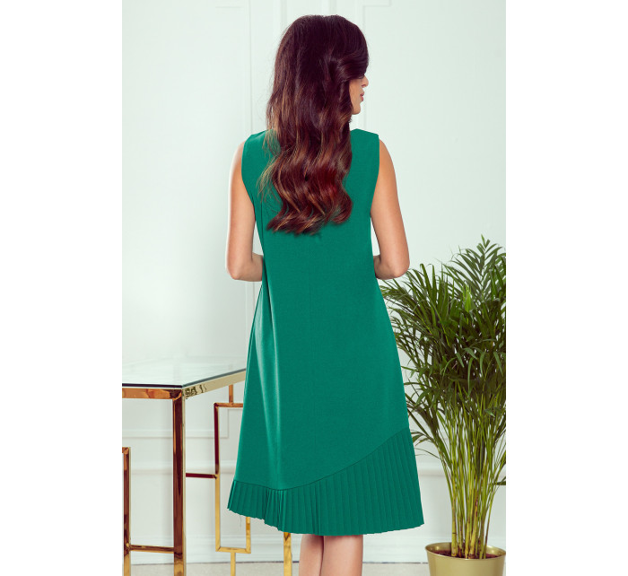 Trapézové šaty s asymetrickými ramienkami Numoco KARINE - zelené