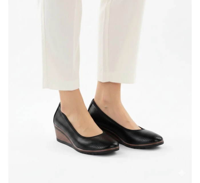 Dámske lodičky na platforme čierne Vinceza 58629