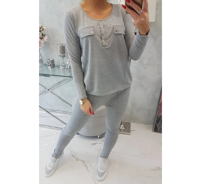 Súprava s gombíkovým výstrihom šedej farby Súprava s gombíkovým výstrihom šedej farby