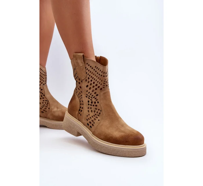 Zazoo Semišové dámské boty na plochém podpatku, prolamované, béžová Zazoo Semišové dámské boty na plochém podpatku, prolamované, béžová