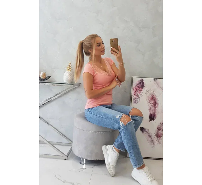 Blúzka s čipkovým výstrihom marhuľová Blúzka s čipkovým výstrihom marhuľová