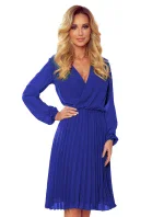 ISABELLE Dámské plisované šaty v chrpové barvě s dekoltem a dlouhými rukávy model 9038138 - numoco ISABELLE Dámské plisované šaty v chrpové barvě s dekoltem a dlouhými rukávy model 9038138 - numoco