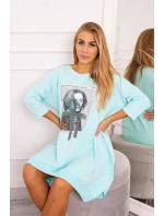 Šaty s potiskem a model 18744339 spodní částí mint - K-Fashion Šaty s potiskem a model 18744339 spodní částí mint - K-Fashion