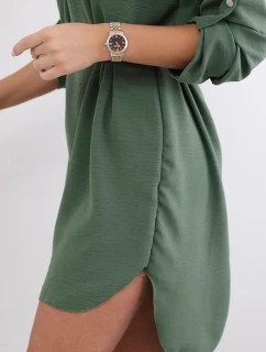 Šaty s dlhším zadným dielom a khaki opaskom