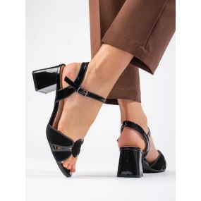 Krásné dámské  sandály černé na širokém podpatku