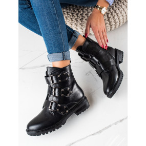 Komfortné dámske čierne členkové topánky na plochom podpätku