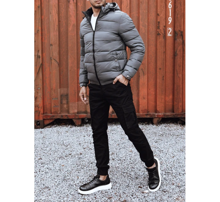 Pánská prošívaná zimní bunda s kapucí šedá Dstreet model 21980225 - FashionStreet Pánská prošívaná zimní bunda s kapucí šedá Dstreet model 21980225 - FashionStreet