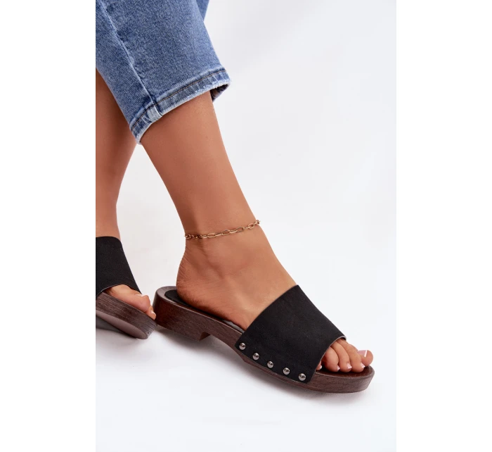 Dámské pantofle s nýty na nízkém podpatku Černé Amelvessa Dámské pantofle s nýty na nízkém podpatku Černé Amelvessa