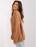 Sweter AT SW camelowy model 19018721 - FPrice Sweter AT SW camelowy model 19018721 - FPrice