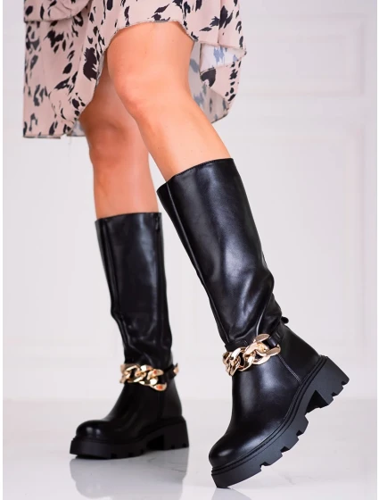 Krásne čierne ploché topánky na podpätku pre ženy Krásne čierne ploché topánky na podpätku pre ženy