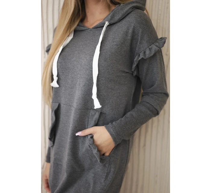 Šaty s ozdobnými volánky a kapucí v grafitové barvě