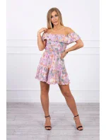 Kvetinové šaty s odhalenými ramenami vo fialovej farbe