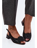 Kožené dámské sandály na podpatku s ozdobou model 22136706 Černé - D&A
