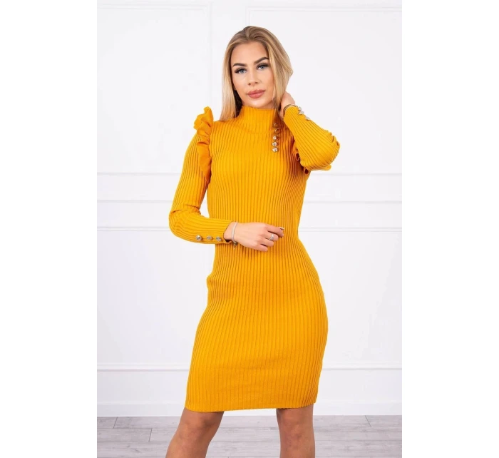 Priliehavé svetrové šaty s gombíkmi horčicovej farby