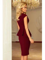 Elegantní dámské midi šaty v bordó barvě s volánkem model 6261782 - numoco Elegantní dámské midi šaty v bordó barvě s volánkem model 6261782 - numoco