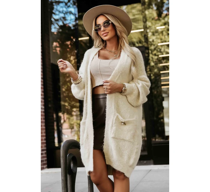 628-1 Módny oversize sveter s ozdobnou brošňou a praktickými vreckami - béžový 628-1 Módny oversize sveter s ozdobnou brošňou a praktickými vreckami - béžový