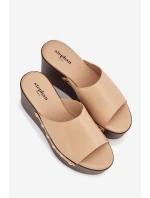 Dámské nazouváky na platformě s béžové model 21918817 - Boto