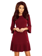 Pohodlné dámské plisované šaty v bordó barvě model 7606643 - numoco