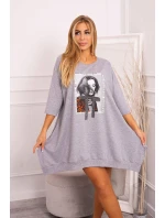 Šaty s potlačou a rozšírenou spodnou časťou šedej