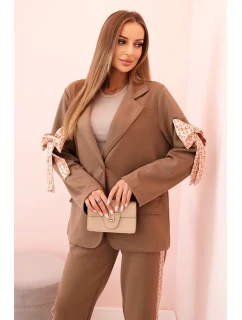 Dámská souprava s viskózou – sako s klopami a kalhoty s lampasem camelový