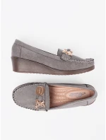 Moderní  polobotky šedo-stříbrné dámské na klínku